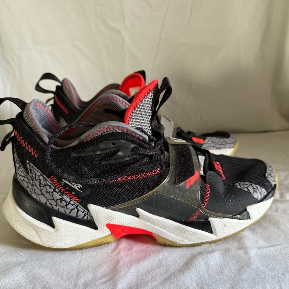 Mens  Nike air Jordan Black and Red Athletic Shoes